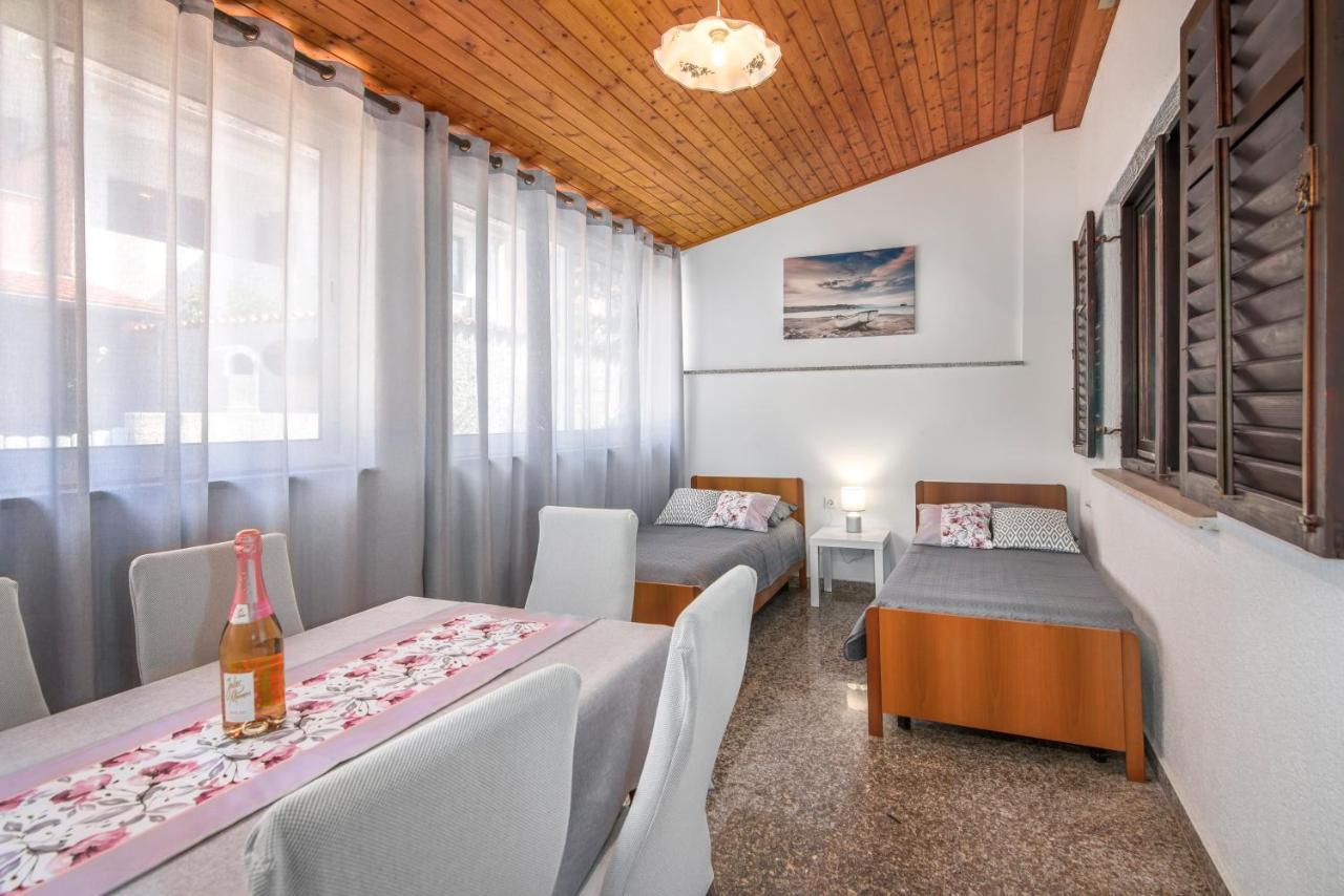 Apartment Palma Пула Екстериор снимка